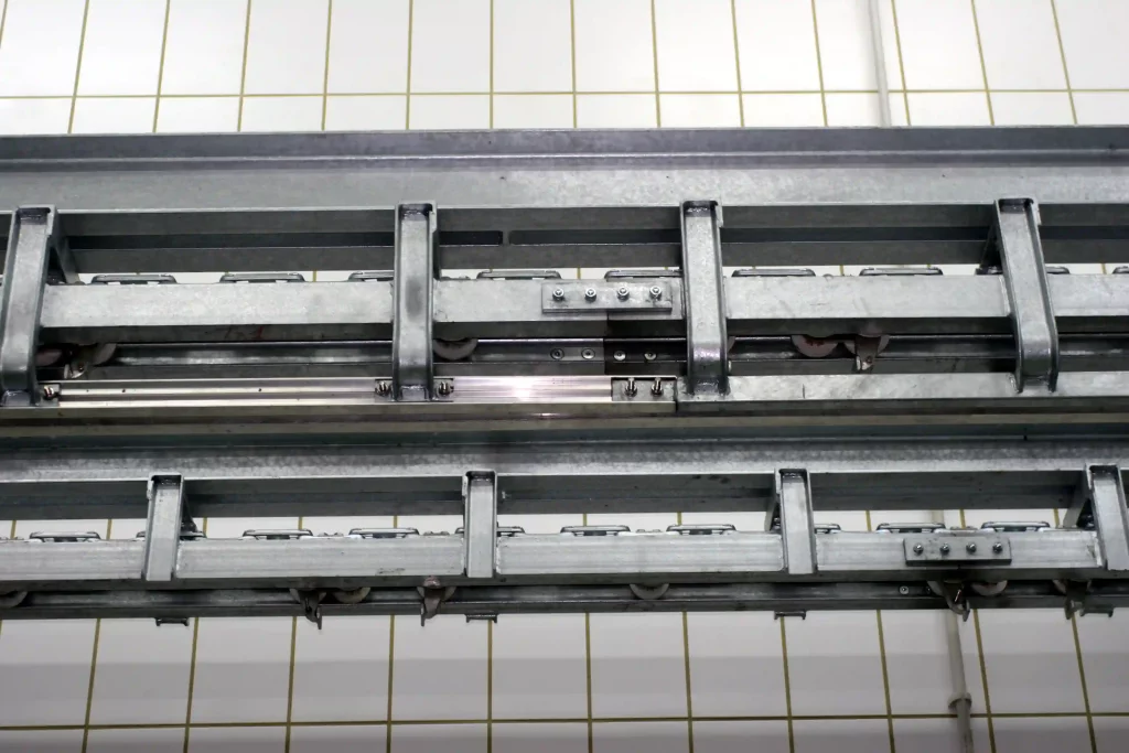 Förderer-Vertikaler-für-Schweine_MECANOVA__