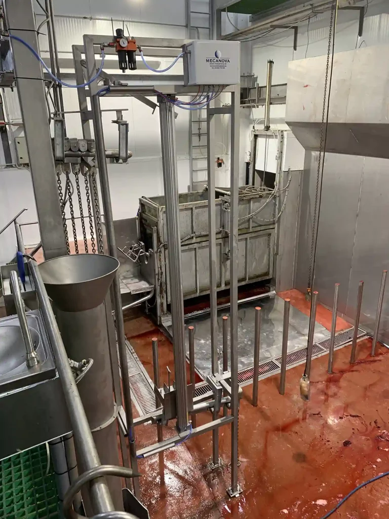 Elevator-und-Abwärtsfahrers-für-leere-Trolleys_MECANOVA-