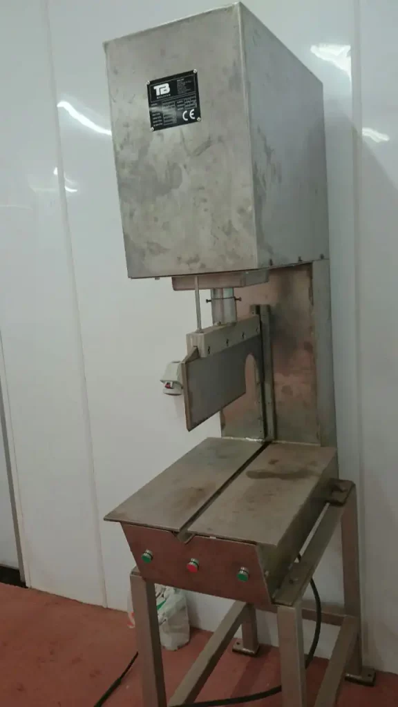 guillotine-zum-spalten-von-kopfen_MECANOVA